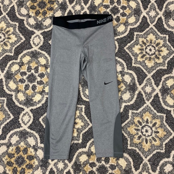 Womens Nike active capris